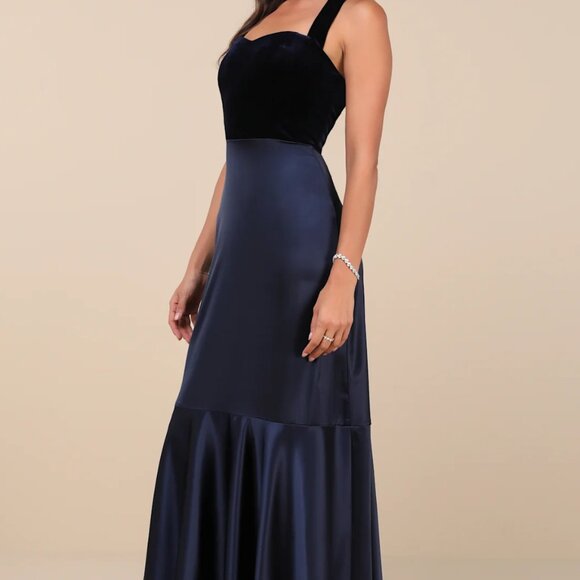 NWT Lulus Mesmerizing Impression Navy Blue Mixed Media Halter Maxi Dress (sz S) - Picture 2 of 5
